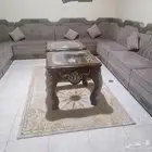 عندي كنب كبير جدا و نظيف مجلس معه طاولة