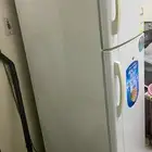 ثلاجه مع فريزر