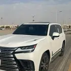 للبيع لكزس 2025 داخلي اوف وايت ماشي الف كيلو ( سعودي )