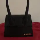 ماركه جاكموس اصليه   حجم وسط لون اسود