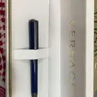 قلم فيرساتشي باللون الازرق الغامق