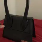 جاكموس وسط لون اسود   اصليه من ايطاليا .