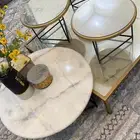 طاولة ارضيه مع طاولات خدمة
