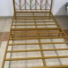 سرير حديد