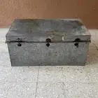 صندوق صاج قديم عمره 40 سنة بحالة ممتازة