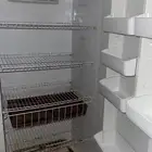 ثلاجته للبيع بارده