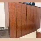 غرفه مؤلفه من سريرين مفرد ودولاب 8ابواب ومراية وكمودينه