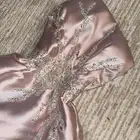 فستان جديد جميل جدااا للبيع تم لبسه 6 ساعات فقط