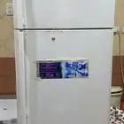 اثاث مستخدم عندي ثلاجه و فرن للبيع