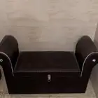 اريكة ويوجد داخلها تخزين قابله لتفاوض