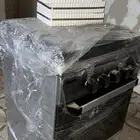 مكيف وثلاجه كبيره وفرن صغير.