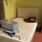 سرير مع طراحه ودولاب للبيع