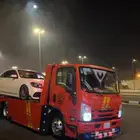سطحه لنقل جميع أنواع السيارات داخل وخارج المنطقه