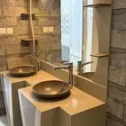 مغسلة رخام نظيفة