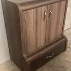 طاولة و خزانة للبيع