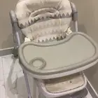 كرسي اطفال مع طاوله لطعام