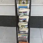 حامل جرايد وكتب