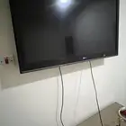 اثاث سرير وشاشه تلفزيون وكنب وطاولات وكوميدينا