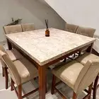 طاولة طعام