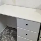 مكتبه بيضاء