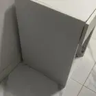 كومدينه لون ابيض