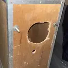 عش ببغاء كبير جميل للبغاء وفيه سلم من داخل للطيور