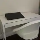 مكتب وكرسي ايكيا شبه جديد