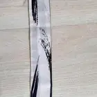 ربطة باور نظيفة بس من الطرف انكب عليها حبر احمر