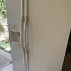 للبيع ثلاثجه مع فريزر وصانعة ثلج