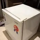 ثلاجة صغيرة
