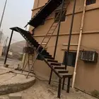 سلم خارجي شبه جديد