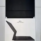ماجيك كيبورد من ابل نظيف ولا يشكو من شي
