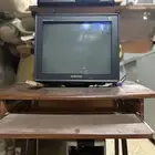 الجهاز ما يشتغل الي يبيه قطع يكلمني. الطاوله معه