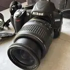 كاميرا نيكون للبيع غير مستخدمه نظيفه كامل ملحقاتها والشنطه