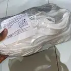 شوز رياضي للبيع جديد بأكياسه