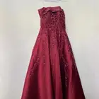 فستان غير مبلوس