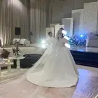 فستان زفاف مع ملحقاته