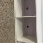 مكتبة حلوه لكن ادراجها فيها كسر بسيط