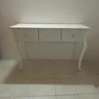 تسريحة بدون مرايه نضيفه شرط بيشة مركز الجعبة