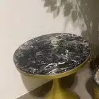 طاوله رخام اسود ومن تحت حديد