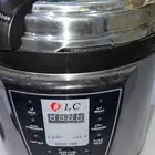 القدر جديد استخدم مره وحده والمشط كذلك