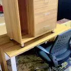 مكتب شبه جديد مع الجناح مع كرسي دوار للبيع بحاله الجديد