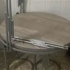 طاوله مع طوايلها الصغيره