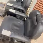 2كرسي حلاقة بحالة ممتازة