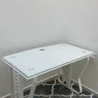 طاولة مكتب