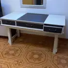 طاوله مكتب مع مرايته