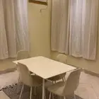 طاولة طعام مع كورنر