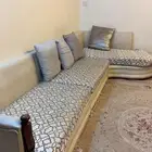 للبيع ثلاث قطع كنب وفيه خزانه بحالة جيدة ابغا فيها 200