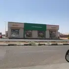 عماره مكونه من عدد 4 محلات و عدد 4 غرف تابعه للمحلات مأجره