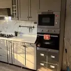 مطبخ 6 متر حرف L مع الغاز والشفاط يحتاج تغيير الارجل فقط